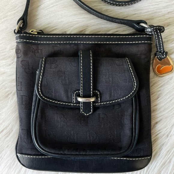 DOONEY & BOURKE Black Crossbody Letter Carrier Shoulder Handbag - Picture 5 of 16